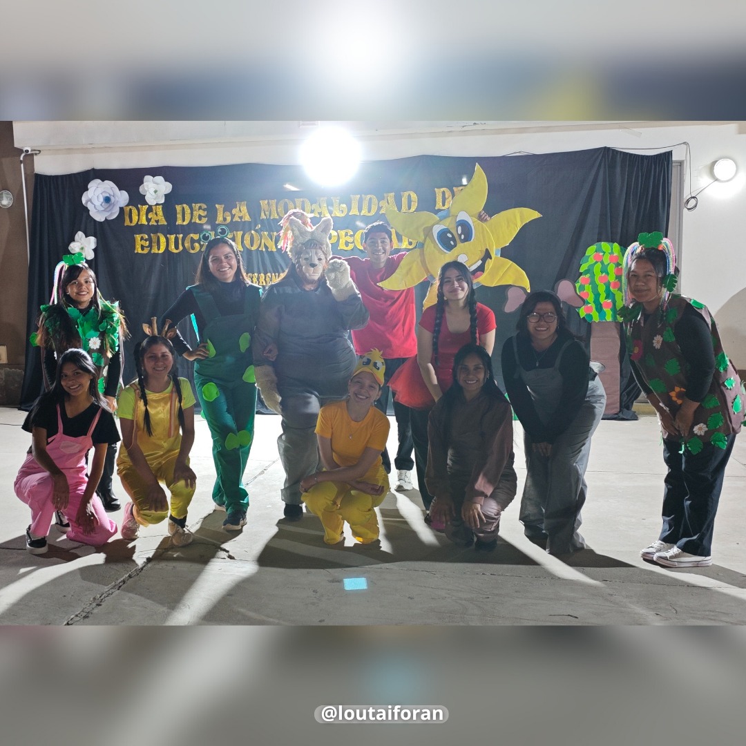 Detalle del mural del Alfabeto Dactilológico LSA.