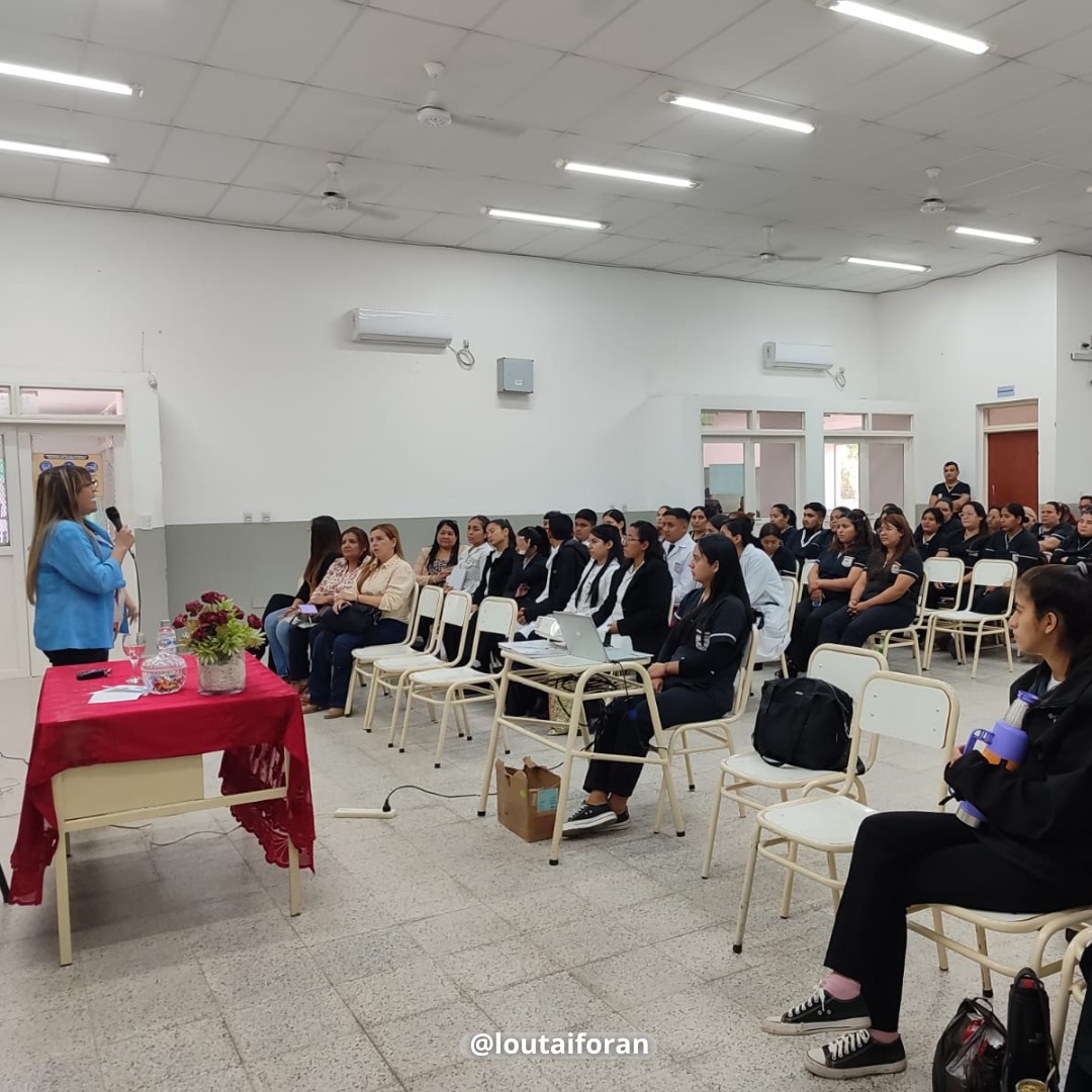 Juegos inclusivos en la plaza.