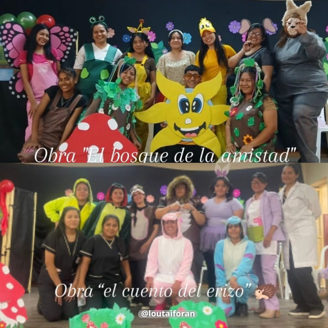 Grupo de participantes en la plaza.